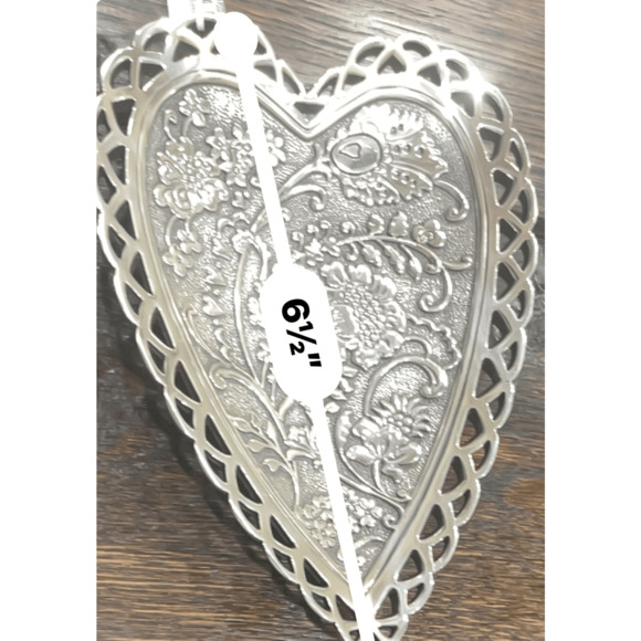 NWT Brighton Garden Heart Trinket Bowl Ornate Silver Floral Design 6.5” x 4.5 “ - Picture 3 of 6